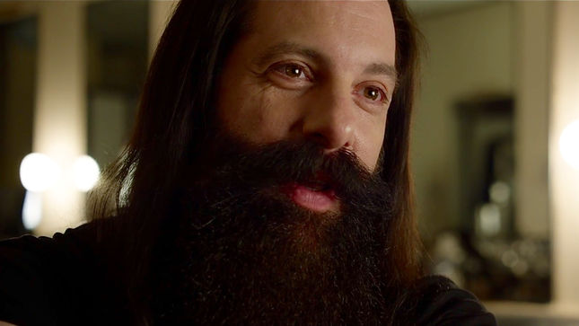 DREAM THEATER’s JOHN PETRUCCI Shows Off Majesty Signature Model Guitar; Video