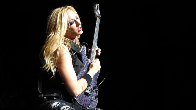 ALICE COOPER Guitarist NITA STRAUSS Talks Forming WE START WARS - "I Started Out Looking For Great Musicians That Could Elevate The Status Of The Female Musician"