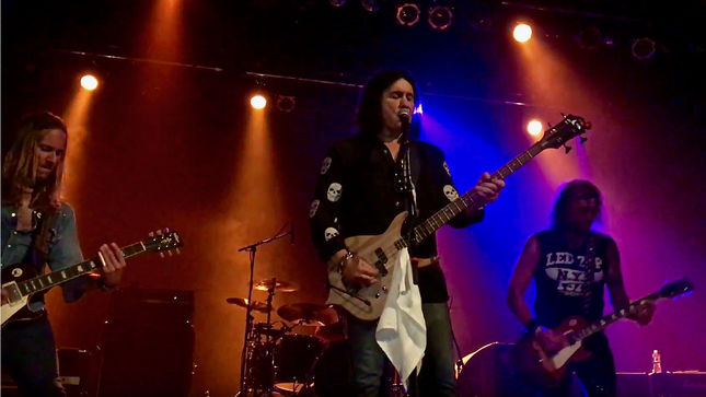 GENE SIMMONS Performs Solo Show In Philadelphia; Video Streaming
