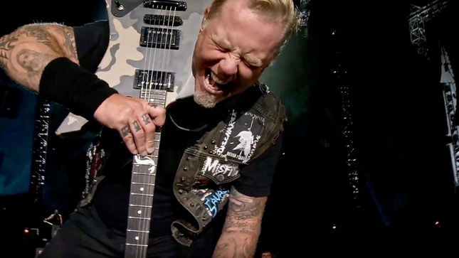 METALLICA Frontman JAMES HETFIELD Falls In On-Stage Hole In Amsterdam; Video