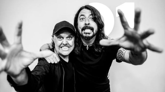  METALLICA Drummer LARS ULRICH Interviews DAVE GROHL For It's Electric (Audio)