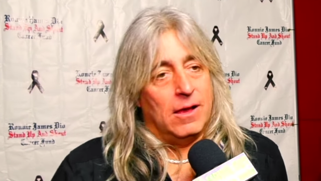 SCORPIONS / MOTÖRHEAD Drummer MIKKEY DEE Remembers RONNIE JAMES DIO, LEMMY In New Video Interview