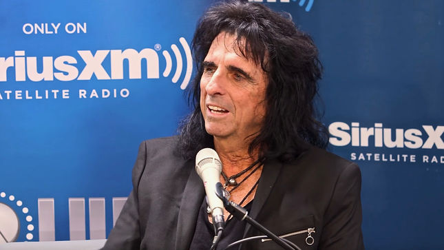 ALICE COOPER Recalls Stabbing Himself On Stage - “The Audience Thinks It’s A Trick… The Band Knows It’s Not”; Video