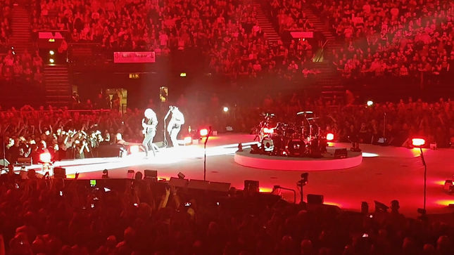 METALLICA’s KIRK HAMMETT And ROBERT TRUJILLO Pay Tribute To BLACK SABBATH With “War Pigs” Performance In Birmingham; Video