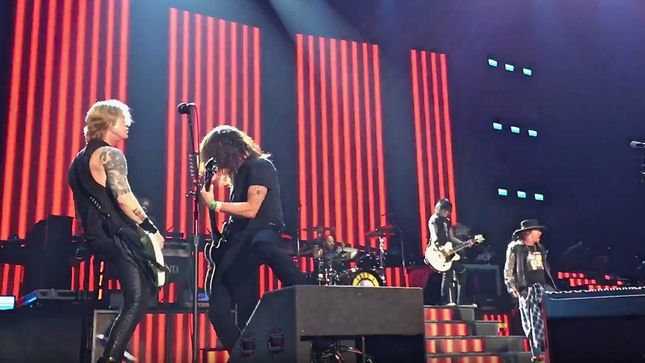DAVE GROHL Joins GUNS N' ROSES For "Paradise City" Performance In Tulsa; Video