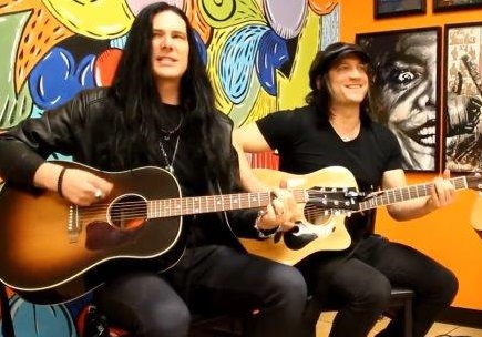 TODD KERNS And Friends Jam RUSH, ROLLING STONES, DAVID BOWIE, LED ZEPPELIN On Acoustic Guitars; Fan-Filmed Video