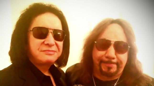 GENE SIMMONS, ACE FREHLEY, ERIC SINGER And BRUCE KULICK Perform Live Acoustic Set In Los Angeles, Fan-Filmed Video Available