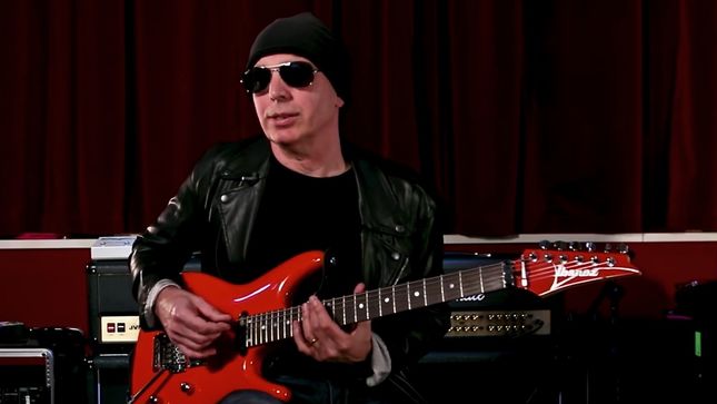 JOE SATRIANI - The Joe Satriani Guitar Method Episode 2: Combining Chords & Licks; Video
