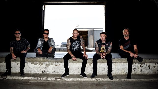AVENGED SEVENFOLD Guitarist SYNYSTER GATES - "We Have Not Been Working On A New Album, We Are Focused On Touring"; Video