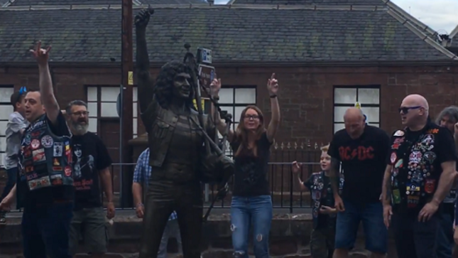 AC/DC - Irish Filmmakers Shoot To Thrill At BON SCOTT Statue