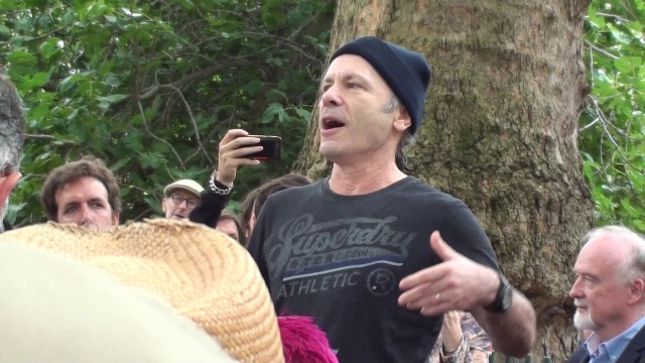 IRON MAIDEN Frontman BRUCE DICKINSON Guests At Unveiling of William Blake's Gravestone; Video Available