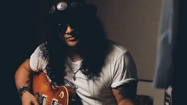 SLASH On AXL ROSE Performing Live With AC/DC - "I Was In Awe Of The Whole Thing" (Video)