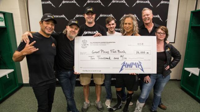 METALLICA Presents Great Plains Food Bank With Cheque For $10,000