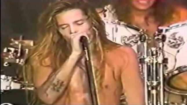 SEBASTIAN BACH Looks Back On First SKID ROW Tour Supporting BON JOVI - "I Was So Nervous That I Had My Eyes Shut The Whole Set"