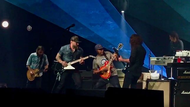 FOO FIGHTERS Cover BLACK SABBATH's "War Pigs" With RAGE AGAINST THE MACHINE Guitarist TOM MORELLO, ZAC BROWN; Video