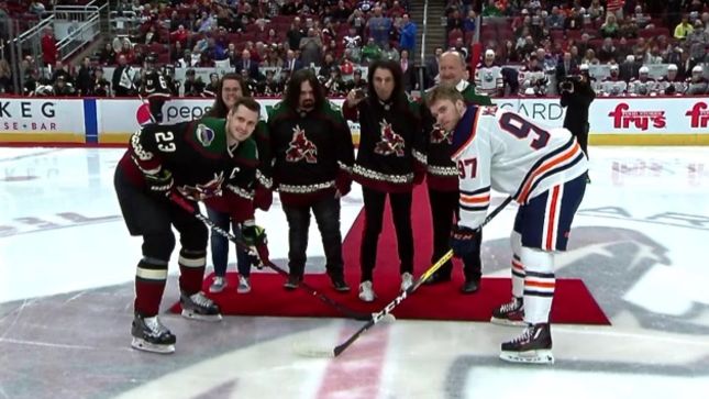 ALICE COOPER Drops First Puck At Arizona Coyotes VS Edmonton Oilers Game In Glendale; Video