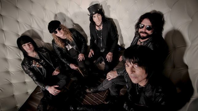 L.A. GUNS Frontman PHIL LEWIS On Working With Guitarist TRACII GUNS - "He Makes Me Work Harder Than Any Other Collborator And I Like That"