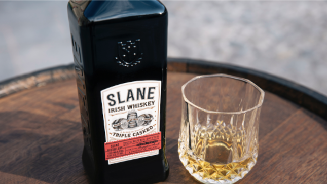 LORD HENRY MOUNTCHARLES Says THIN LIZZY’s “Whiskey In The Jar” Inspired New Slane Whiskey