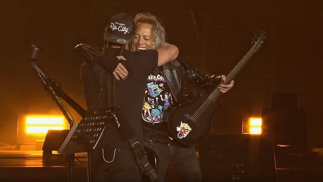 METALLICA Release Pro-Shot Video From Barcelona Concert