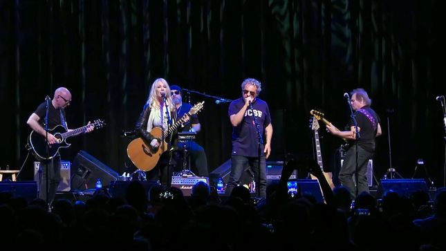 SAMMY HAGAR Opens 6th Annual Acoustic-4-A-Cure Benefit Concert With PINK FLOYD's "Comfortably Numb" Featuring NANCY WILSON, JOE SATRIANI, MICHAEL ANTHONY, JASON BONHAM; Video