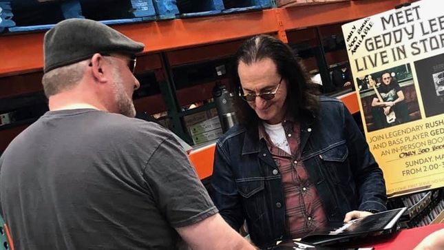 RUSH Frontman GEDDY LEE Signs Autographs At Edmonton-Area Costco Store; Bizarre Details Revealed