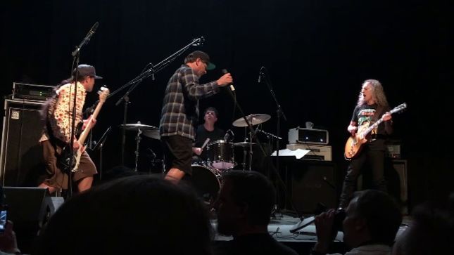 THE WEDDING BAND Featuring KIRK HAMMETT, ROBERT TRUJILLO And WHITFIELD CRANE Perform At Toronto's Cosmo Music; Fan-Filmed Video Posted