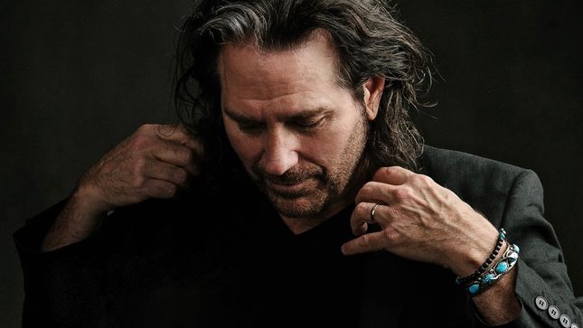 KIP WINGER Names Guitarist Who Never Gets Enough Love; Reveals What Was "Disappointing" About Appearing On ALICE COOPER's Constrictor Album