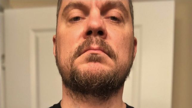 CHIMAIRA Vocalist MARK HUNTER - "There's No Easy Way To Say It. I Have Thyroid Cancer"