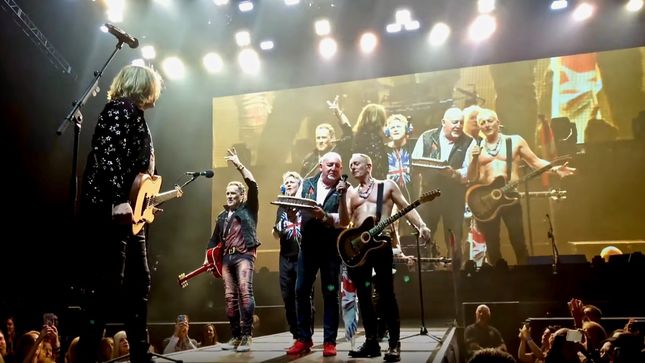 DEF LEPPARD Frontman JOE ELLIOTT Turns 60! - 20,000 Fans Sing "Happy Birthday"; Video