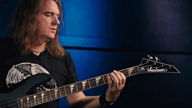 MEGADETH Bassist DAVID ELLEFSON Demonstrates Four Favourite Riffs; All Originate From KISS' GENE SIMMONS