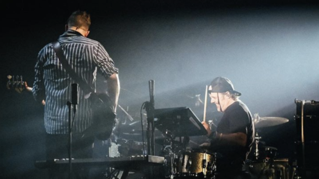 METALLICA Drummer LARS ULRICH Performs With MUMFORD & SONS In Austin; Fan-Filmed Video Posted