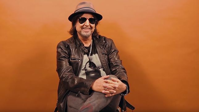 MOTÖRHEAD Guitarist PHIL CAMPBELL Discusses Vinyl Records Including LED ZEPPELIN, JIMI HENDRIX, PINK FLOYD And More; Video