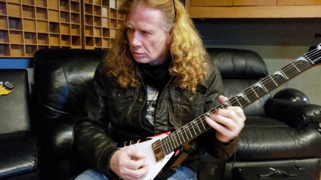 MEGADETH Frontman DAVE MUSTAINE Looks Healthy In Family Photo Following Cancer Treatment
