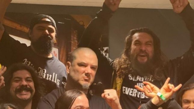 JASON MOMOA Joins PHILIP ANSELMO On Stage For PANTERA's "This Love" In Los Angeles - "I Was Living Out My Childhood Dreams" (Video, Slideshow)