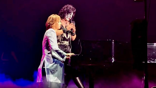 X JAPAN's YOSHIKI Joins KISS On Stage In Tokyo; Video