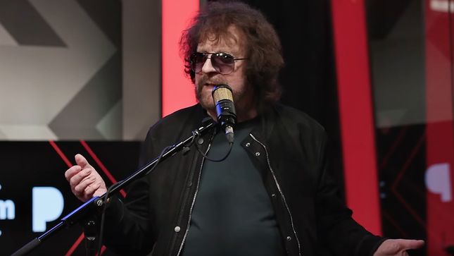 JEFF LYNNE Discusses Relationship With THE BEATLES And Their Love For ELO's On The Third Day Album; Video