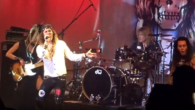 STEVEN ADLER Performs GUNS N' ROSES Classics At Hollywood Show; Fan-Filmed Video Posted