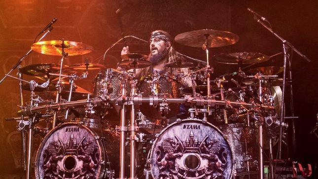 MIKE PORTNOY Compares Drummer / Guitarist Relationship With JOHN PETRUCCI To Those Of METALLICA, PANTERA, VAN HALEN - "We Are Both At Our Best And Strongest When We Work Together, And I Miss That Relationship"