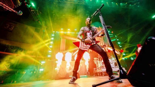 FIVE FINGER DEATH PUNCH Guitarist JASON HOOK On Touring With MEGADETH - "We Have The Utmost Respect For Them"