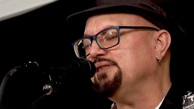 GEOFF TATE Performs Acoustic Version Of QUEENSRŸCHE Classic "Jet City Woman" At iRock Radio; Video