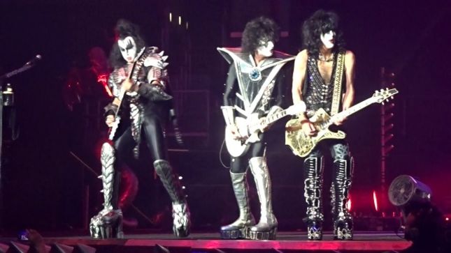 STEVE VAI Posts Video From Los Angeles KISS Show - "It Was The Most Over-The-Top, Sensational Rock Show I’ve Seen"