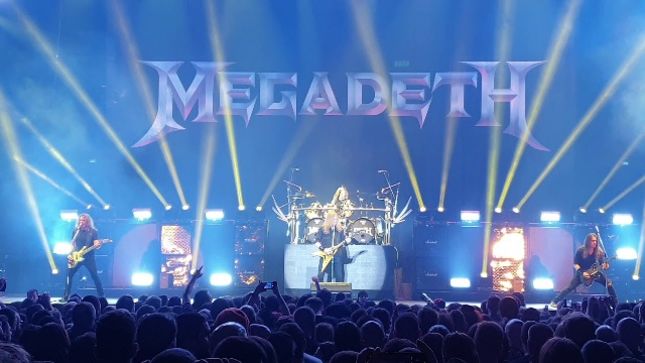 MEGADETH Guitarist KIKO LOUREIRO Posts Behind-The-Scenes Video From Last Show Of FIVE FINGER DEATH PUNCH Support Tour