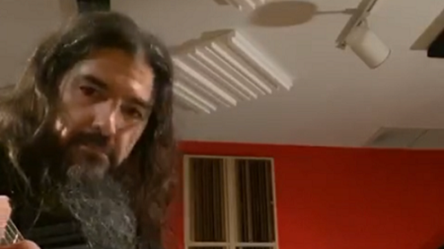 MACHINE HEAD Frontman ROBB FLYNN To Stream Acoustic Jam