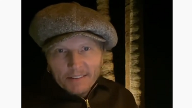 Former GUNS N' ROSES Drummer MATT SORUM Performs "Patience" On Acoustic Guitar; Video