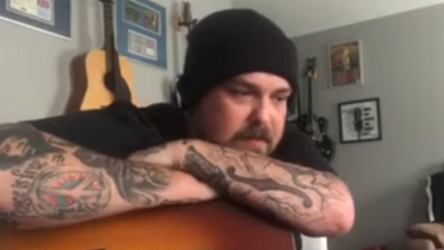 BLACK STONE CHERRY Frontman CHRIS ROBERTSON Covers LYNYRD SKYNYRD's "All I Can Do Is Write About It"