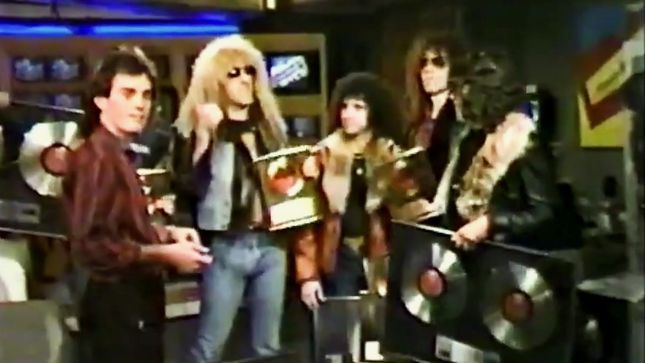 TWISTED SISTER - Fox News Channel's Chief White House Correspondent JOHN ROBERTS Presents Band With Double Platinum Award For Stay Hungry Album; Rare 1984 Video Streaming
