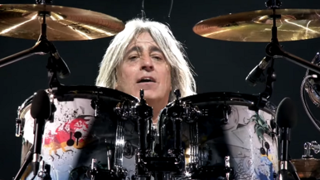 MIKKEY DEE Says MOTÖRHEAD’s Hammered Album Is Not One Of His Favorites – “It Got A Little Too Dark For Us”