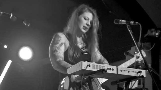 THE WHITE SWAN Vocalist / Guitarist MERCEDES LANDER Talks New EP, Looks Back On KITTIE's Early Albums (Video)