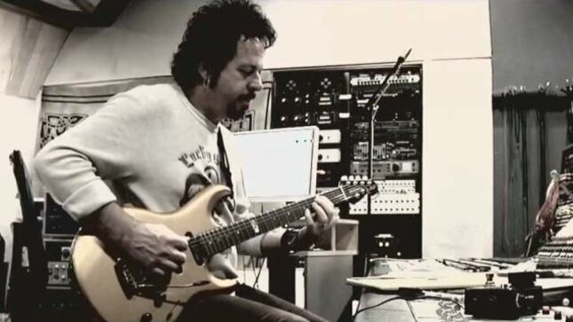 TOTO Guitarist STEVE LUKATHER Talks Recording New Solo Album - "I Just Wanted To Do It From A 1972 Standpoint, But With 2020 Sounds"