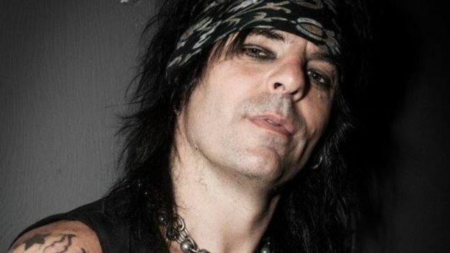 CRASHING WAYWARD Guitarist STACEY DAVID BLADES Talks Turning Down Invitation To Join STEVE RILEY's Version Of L.A. GUNS - "I Don't Want To Fight Another War"